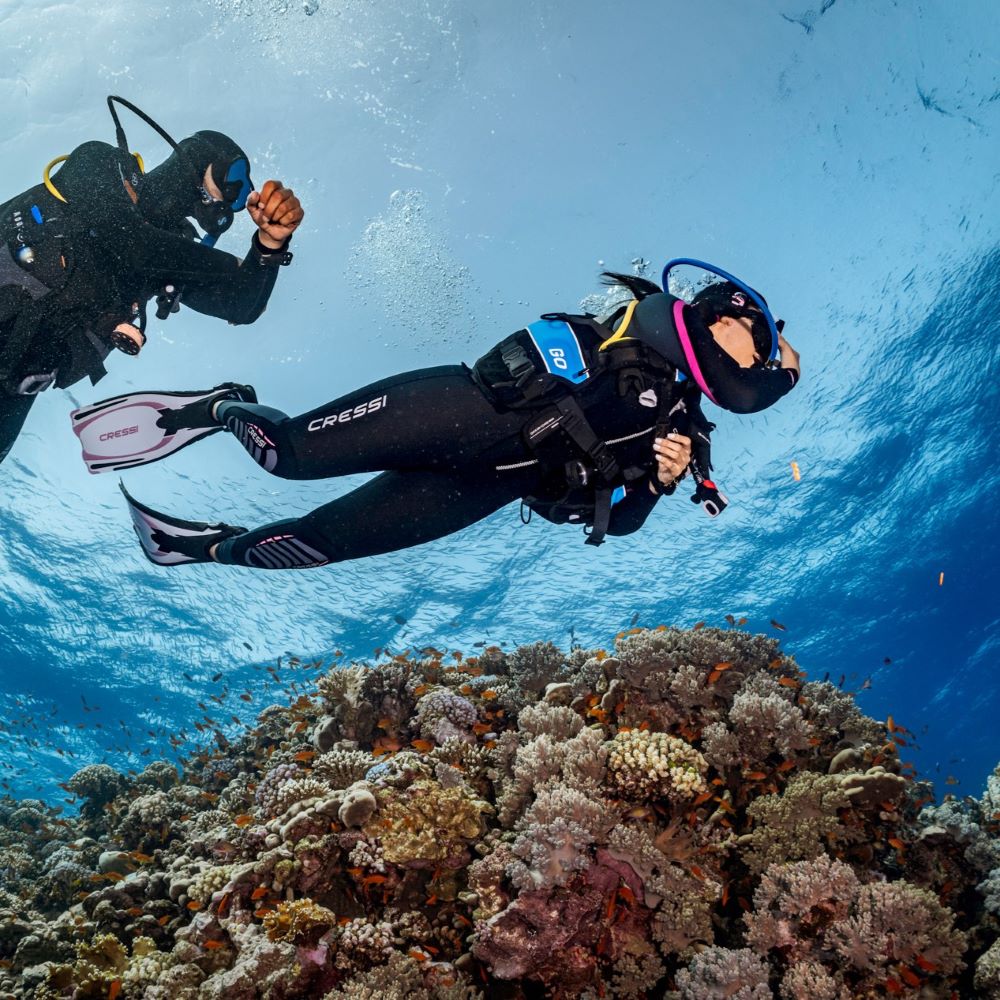 Scuba student comfortably breathing underwater